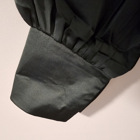 *NWT* Fashion Nova - Touch By Touch Satin Top - Hunter Green - Picture 7 of 9